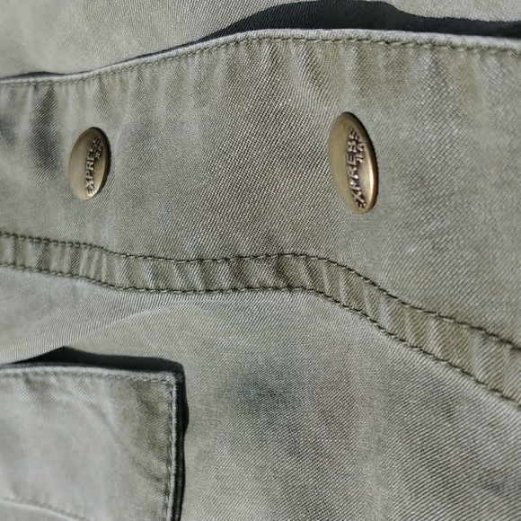 EXPRESS Front-Snap Skirt - Picture 3 of 13